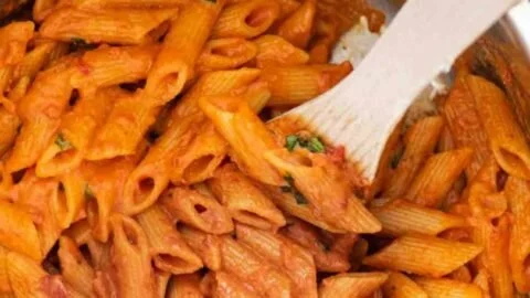 Delicious Instant Pot Pasta served in a bowl with fresh herbs