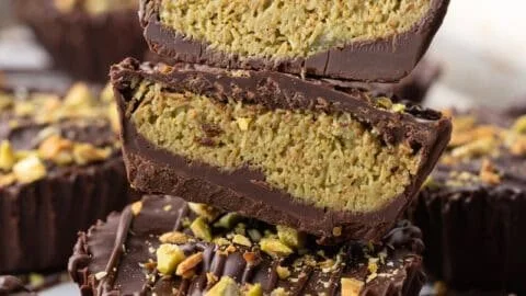 Dubai chocolate cups with crunchy pistachio filling